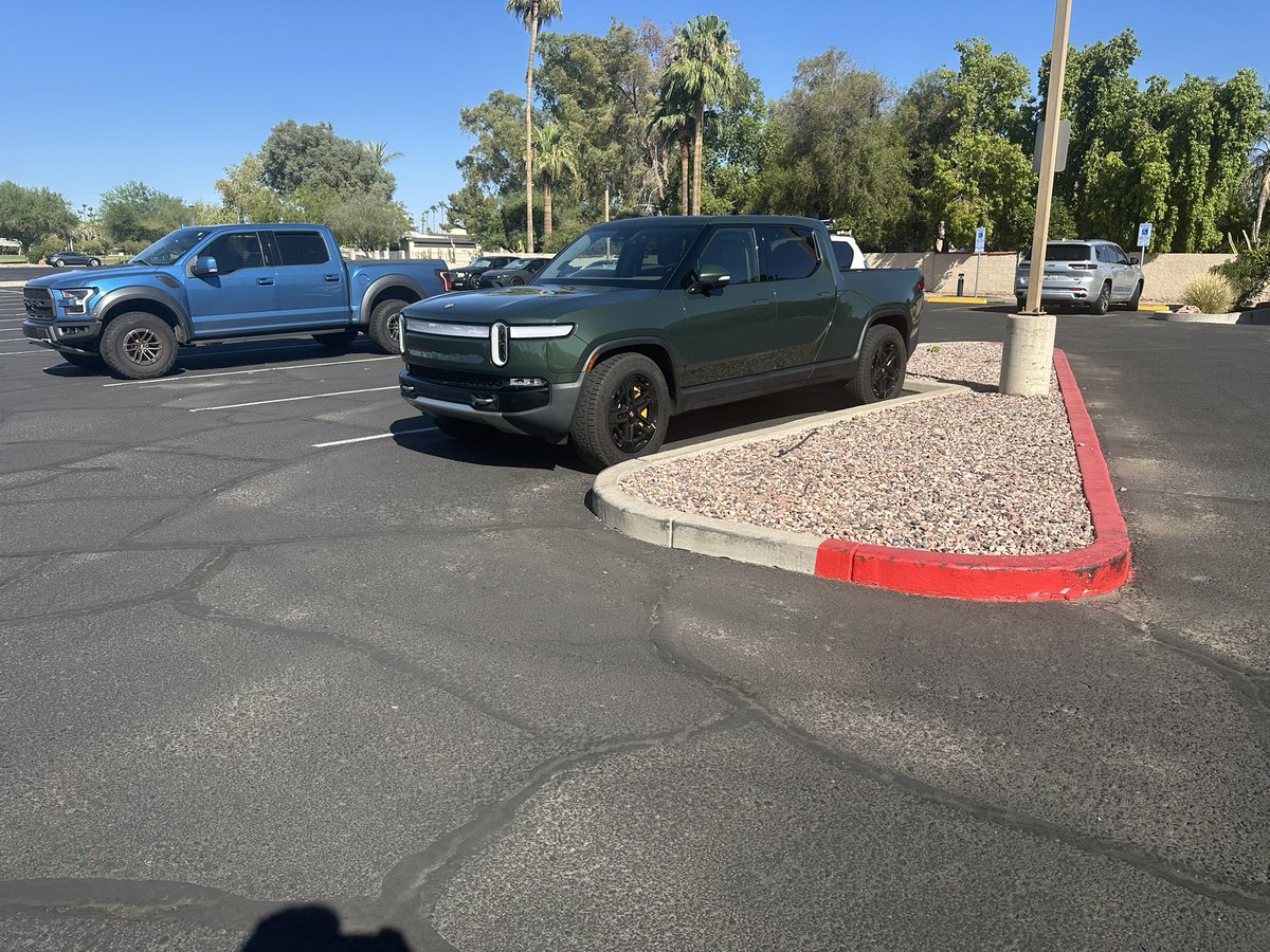 theOGLindy's tweet image. Hypothetical: wonder if I take a Rivian loaner to RAN - who pays for it? I have free RAN on my truck in service but I assume I can charge this at RAN for free :)