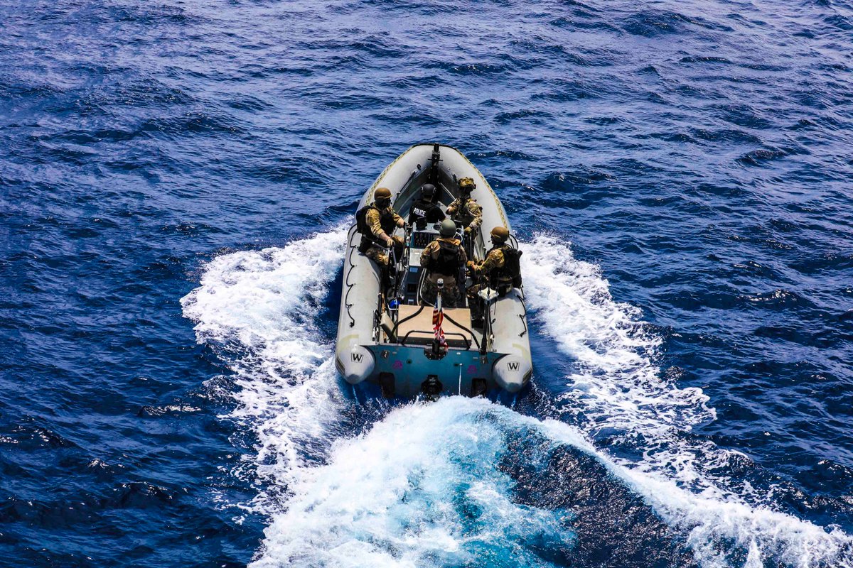 USPacificFleet's tweet image. 📰 NEWS: @USCG, USS Sampson conduct drug interdiction in Eastern Pacific
The team interdicted two suspected drug smugglers, seizing approx. 3,439 lbs. of cocaine in international waters of the Eastern Pacific Ocean, July 10.
Read more👇:
cpf.navy.mil/Newsroom/News/…