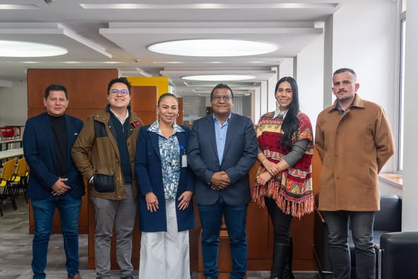 ¡Vichada se conecta al futuro! 📷📷
El gobernador Fulberto Guevara, tras su reunión con la viceministra de Transformación Digital, Carina Murcia Yela, llegan grandes avances al departamento: 📷 Una delegación del Viceministerio de Transformación Digital del Ministerio TIC.