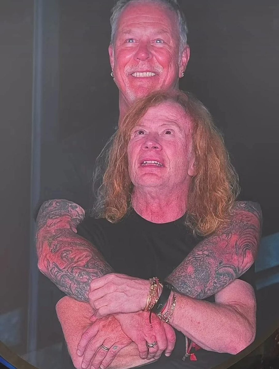 Hold me James. #metallica #megadeth