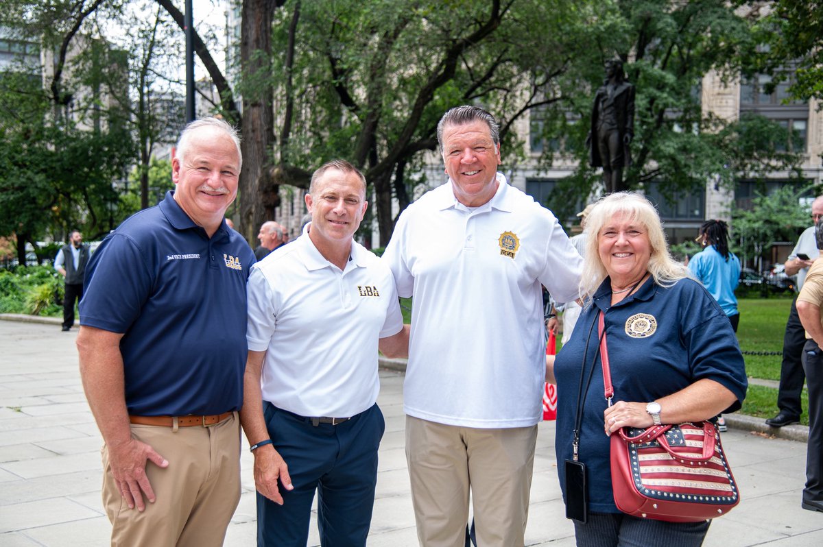 NYCPDDEA's tweet image. The Detectives’ Endowment Association was proud to bring together our fellow uniformed unions from New York City and neighboring counties on the steps of City Hall to support Mayor Adams re-election. By uniting our voices where our members live and work, we continue to build a…
