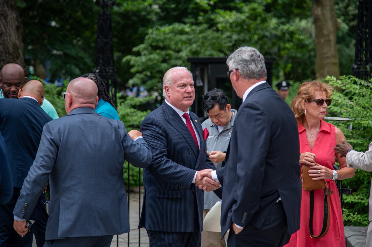 NYCPDDEA's tweet image. The Detectives’ Endowment Association was proud to bring together our fellow uniformed unions from New York City and neighboring counties on the steps of City Hall to support Mayor Adams re-election. By uniting our voices where our members live and work, we continue to build a…