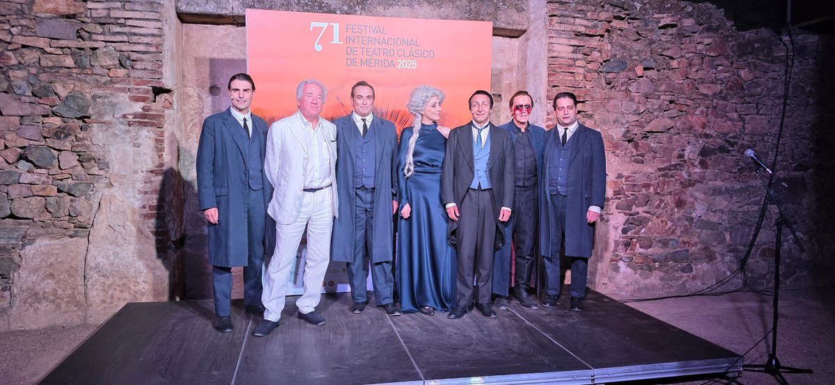 AntonioHernándezNiet (@ahernandeznieto) on Twitter photo ENCUENTRO CON LA PRENSA tras el estreno de "Edipo Rey" de Sofoclés con producción de <a href="/teatrodiroma/">Teatro di Roma</a> en el <a href="/Festival_Merida/">Festival Internacional de Teatro Clásico de Mérida</a> con dirección de Luca de Fusco y protagonizada por Luca Lazzareschi ENCUENTRO CON LA PRENSA tras el estreno de "Edipo Rey" de Sofoclés con producción de <a href="/teatrodiroma/">Teatro di Roma</a> en el <a href="/Festival_Merida/">Festival Internacional de Teatro Clásico de Mérida</a> con dirección de Luca de Fusco y protagonizada por Luca Lazzareschi