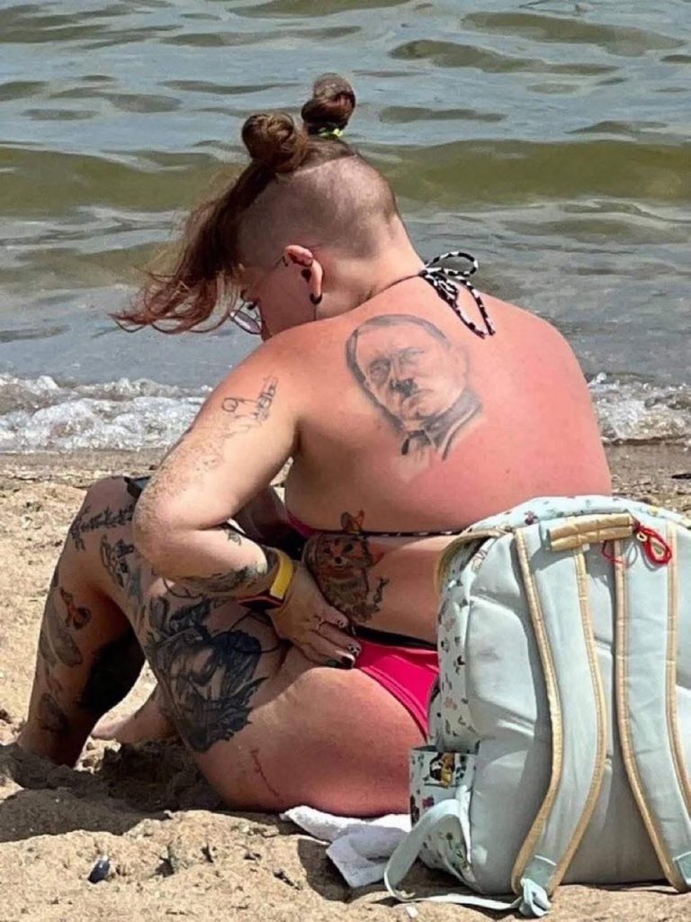 Chicago_Goofies's tweet image. You go to North Avenue Beach, you see this, what's your next move?