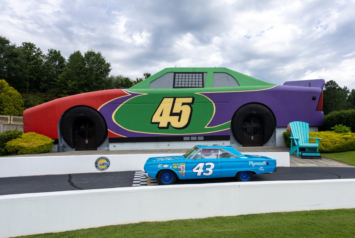 VictoryJunction's tweet image. Camp got a vintage twist today with the 2025 Victory Tour! 🚗🏁
Dozens of antique cars rolled through for a special visit, and we had the best time sharing the joy of Camp with this incredible group!