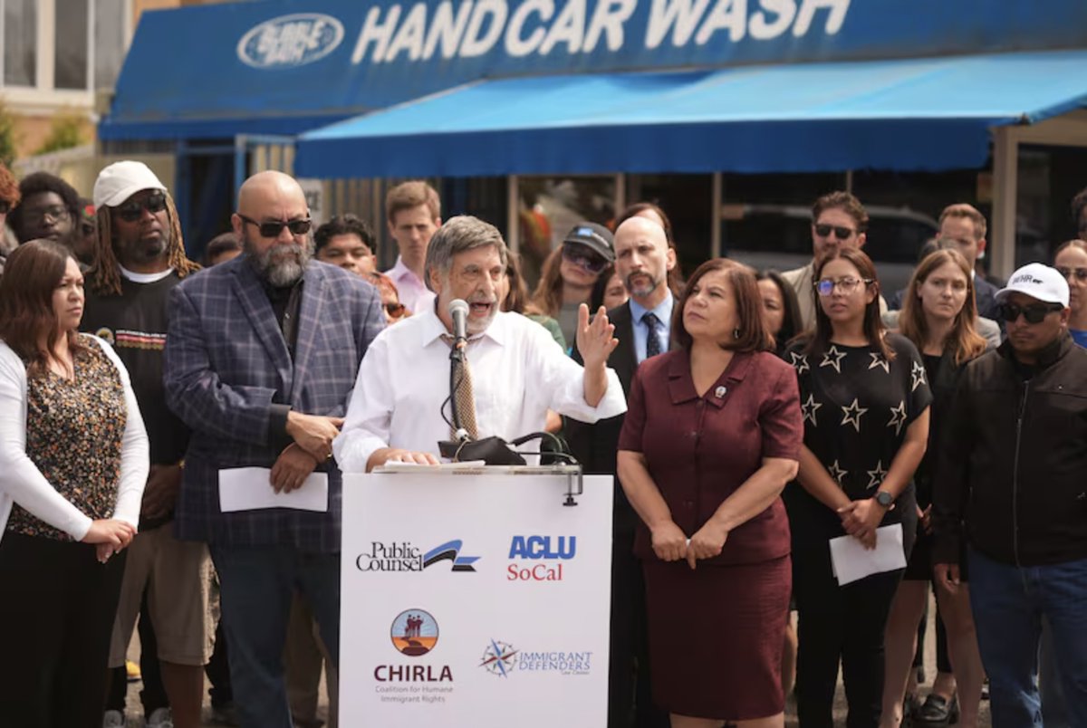 JonWiener1's tweet image. A federal court in LA has ordered ICE to stop arresting people because they look Latino—because that's racial discrimination, and it's unconstitutional: Mark Rosenbaum @PublicCounsel – on 'Living in the USA' @KPFK bit.ly/4lCEqPV @CHIRLA @ImmDef @ACLU_SoCal