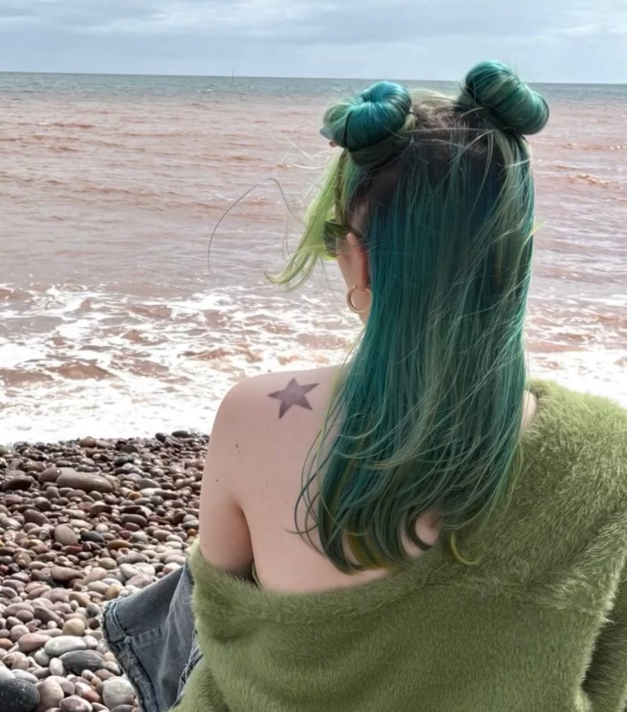 taycesoddly's tweet image. me