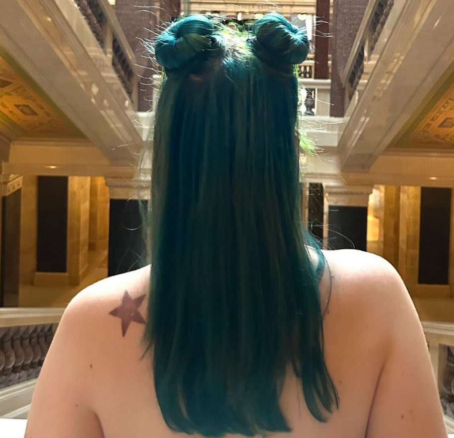 taycesoddly's tweet image. me