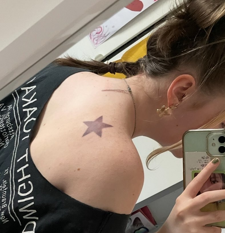 taycesoddly's tweet image. me