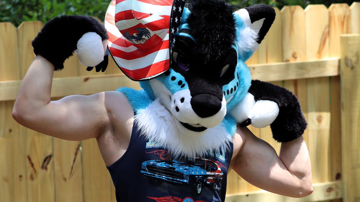 KriegarWolf's tweet image. ITS FURSUIT FRIDAY!!! Come join and watch and help this wuffer get to 250 SUBS for ALL NEW EMOTES!!!! I&apos;d love to hear how your Friday is goin :3 #furry #furries #FursuitFriday #fursuit 

Link: twitch.tv/kriegarwolf