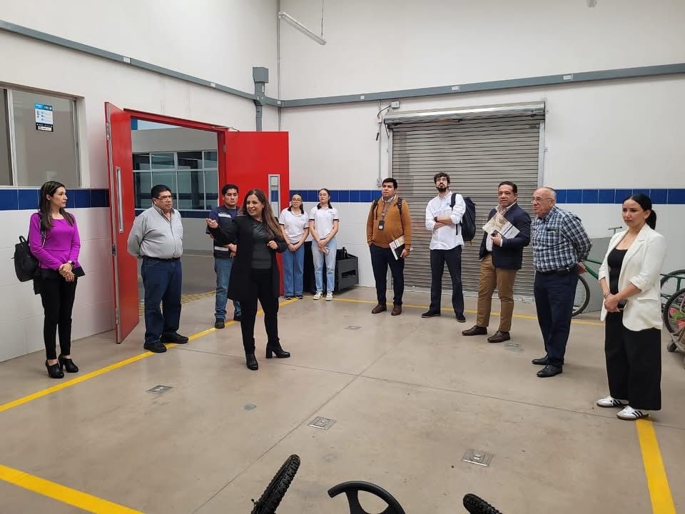 OIM_Mexico's tweet image. 💼📚 En #SanLuisPotosí sostuvimos un encuentro con la @STPSSLP y el Tecnológico Salesiano Carlos Gómez para explorar alianzas que faciliten el acceso de personas en movilidad a talleres formativos, impulsando su desarrollo profesional e inserción laboral.