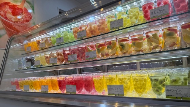 frufull_don's tweet image. おはようございます❗️
本日も朝9時から営業します。
本日のすいかは千葉県富里産の
「ブラックジャック」を使用してます。
すいかのゼリー おすすめです!
ご来店をお待ちしてます。
#御殿場 #ゼリー #フルーツ #スイーツ
#フルフール #生フルーツゼリー
#すいかのゼリー #千葉 #富里
#スイカ…