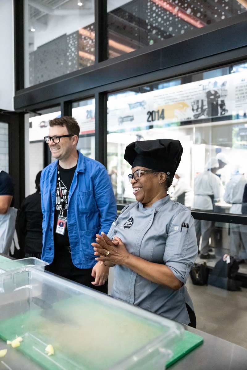 OldGloryDC's tweet image. Our GM Robyn Remick joined the U.S. Women’s Eagles at DC Central Kitchen on Wednesday — giving back to the DC community ahead of tomorrow’s Doubleheader at Audi Field. Kickoff at 2PM — don’t miss it! 🇺🇸🏉
@USARugby