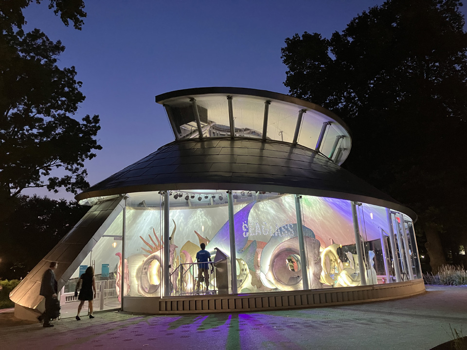 SiegelNYDN's tweet image. The SeaGlass Carousel at dusk in Battery Park @batterypark