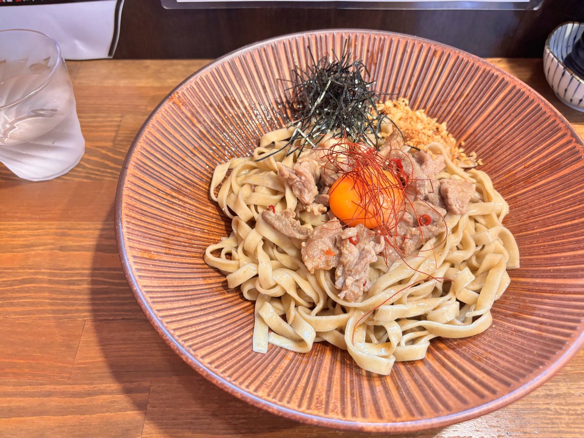 baby10out's tweet image. 若林区荒井
自家製麺ラカン
限定麺『大蒜辣油冷肉麺』
つけ麺を食べる予定でしたが限定の告知があったので今回はこちら
まだつけ麺食べてないから急がないと
ニンニクとラー油でパンチのある辛味と冷やしなのでいつもよりつるっと食べやすくワシワシ感がアップした麺でバチ旨でした