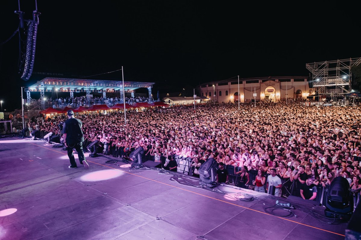 NICKY JAM 👑 ¡IMPRESIONANTE! 

Últimas entradas en taquilla y nuestra página web.