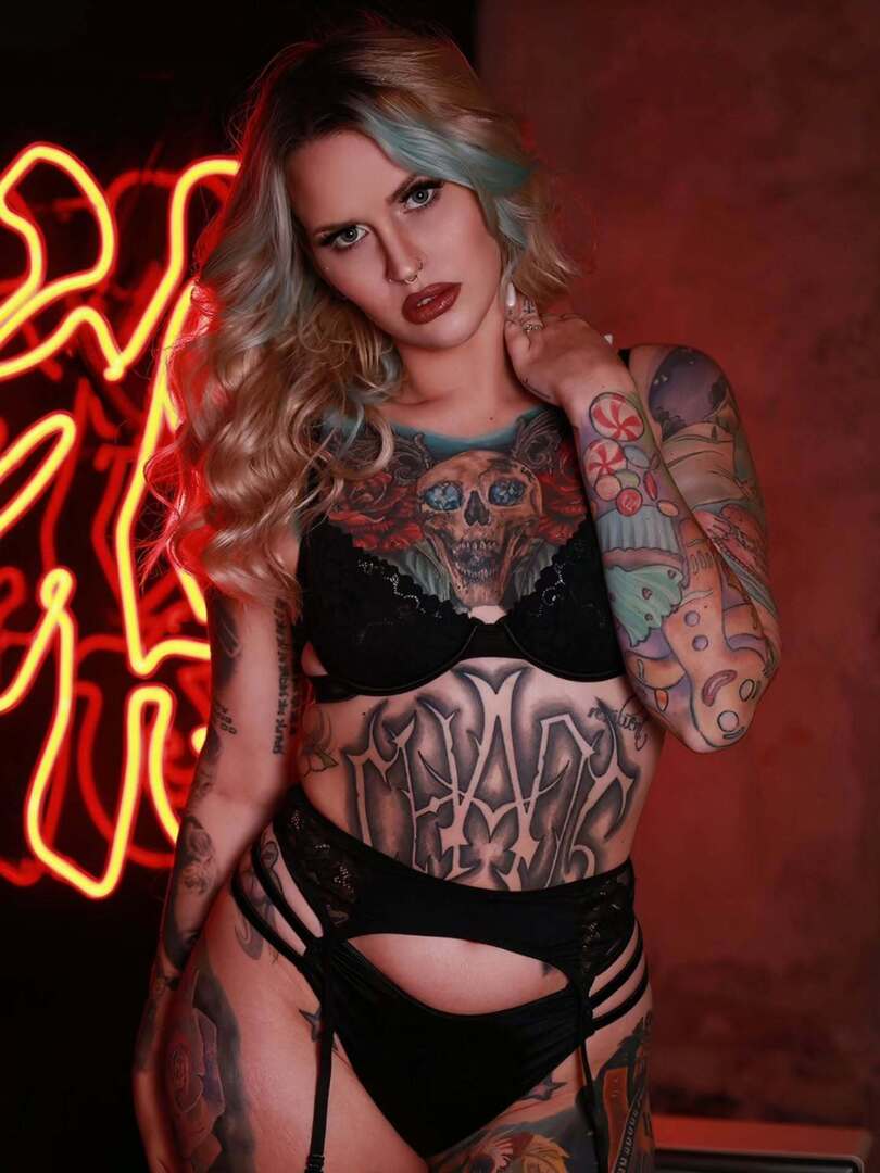 Model : @samanthaelainemodeling
Photographer : <a href="/justinjaideep/">Justin Jaideep</a>
Studio : @neondemonstudio instagr.am/p/DMRKFoHMIij/