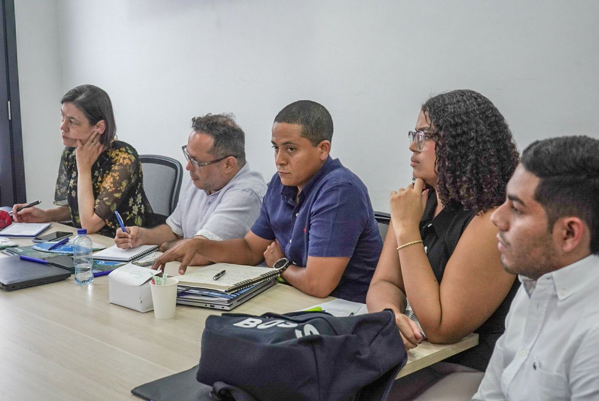 En un encuentro con @alcaldiarcha, dialogamos sobre los avances en la recuperación de agua en la línea de conducción y conversamos detalles sobre:

💦 Trabajos técnicos para mejorar el servicio de agua en la Comuna 4.

✅ Plan Maestro de Alcantarillado.