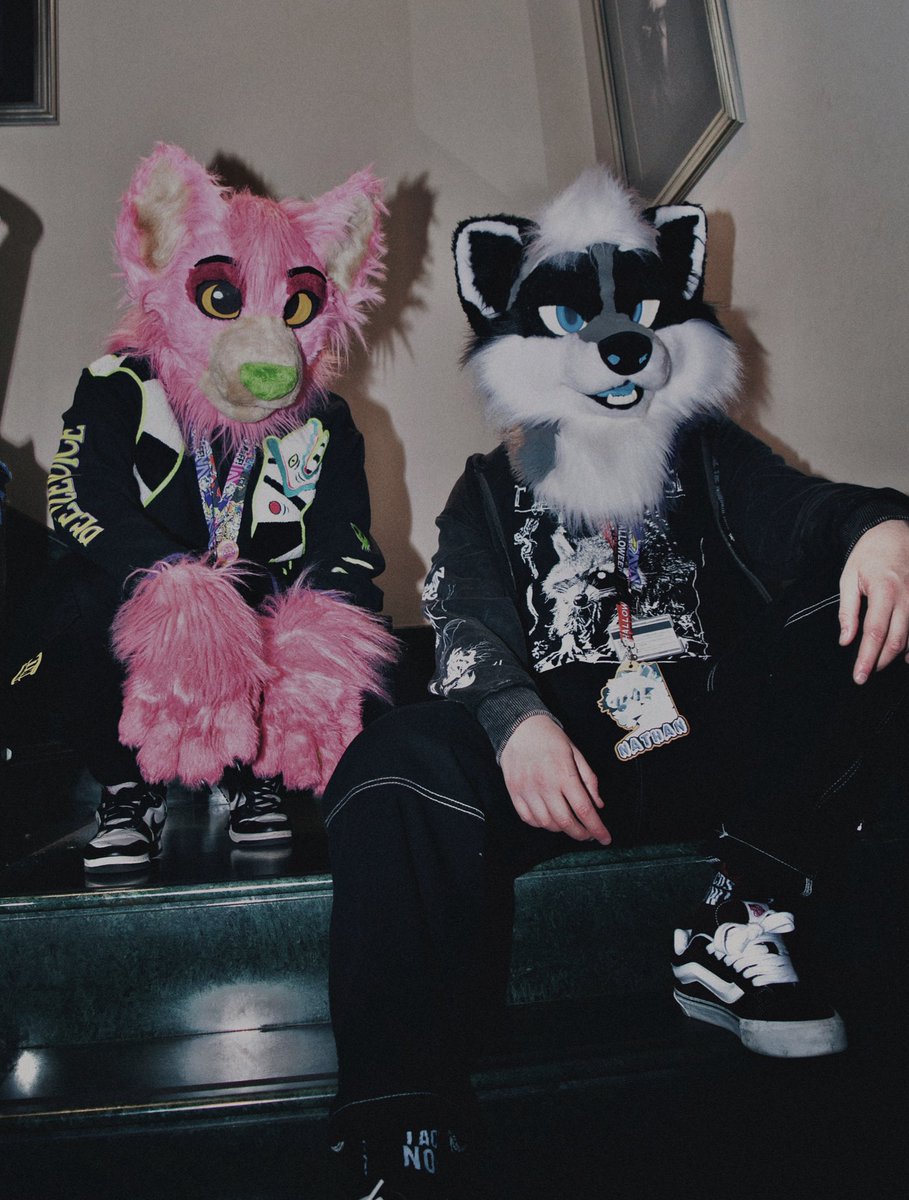 #FursuitFriday ft <a href="/Pandochy/">Pandochy</a> 🔥
•
🪡🦝 <a href="/koshkafursuits/">Koshka Fursuits</a>