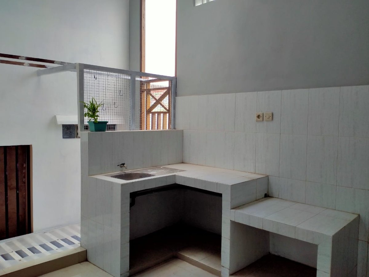numberneene's tweet photo. KOST PUTRA JOGJA #kosjogja
(available 4 kamar)
- isian kasur (bbrpa ada lemari &amp; meja)
- Jemuran
- KM dalam
- parkiran
Harga: 700rb/bulan (Bayar per 3 bulan)
Lokasi: blunyahrejo, tugu ke utara. Belakang STM Jetis. Dekat Muhi, UGM, UNMEKA, UNY
https://t.co/bUlt6w4hw3 https://t.co/zsqUKMGzJu