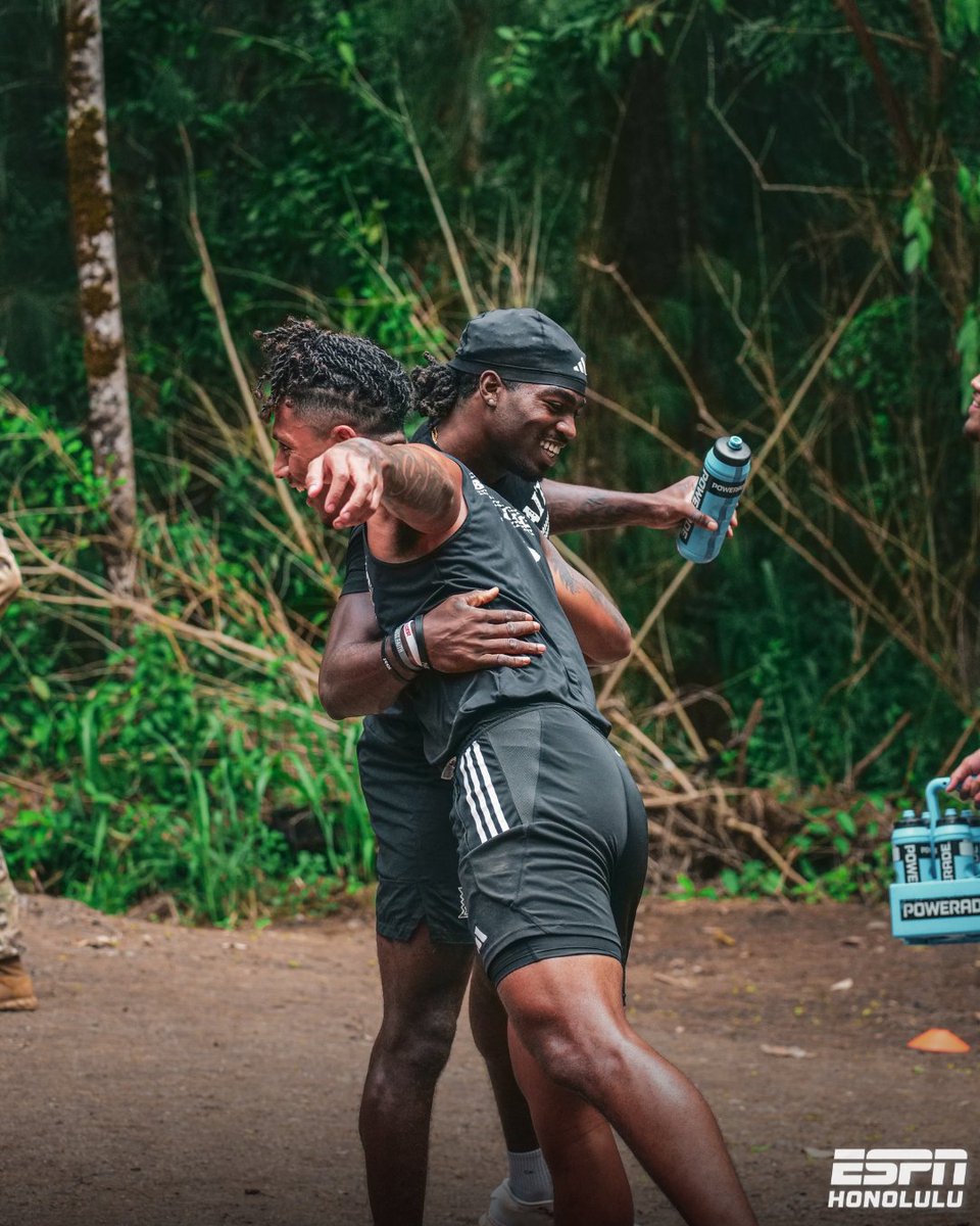 ESPNHonolulu's tweet image. The #BRADDAHHOOD take on one of the toughest military obstacle courses on island💥
Hawaii Football kicks off it's pre-season camp next week🏈
#HawaiiFB #GoBows