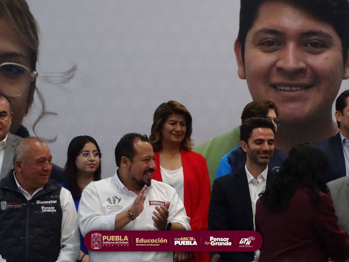 uthuejotzingo's tweet image. 📱 Estudiantes UTH reciben Becas de Conectividad para el Bienestar 2025

Gracias al programa impulsado por el gobernador Alejandro Armenta, las y los estudiantes ahora cuentan con conectividad gratuita, redes sociales ilimitadas....... facebook.com/share/p/14GVRD…