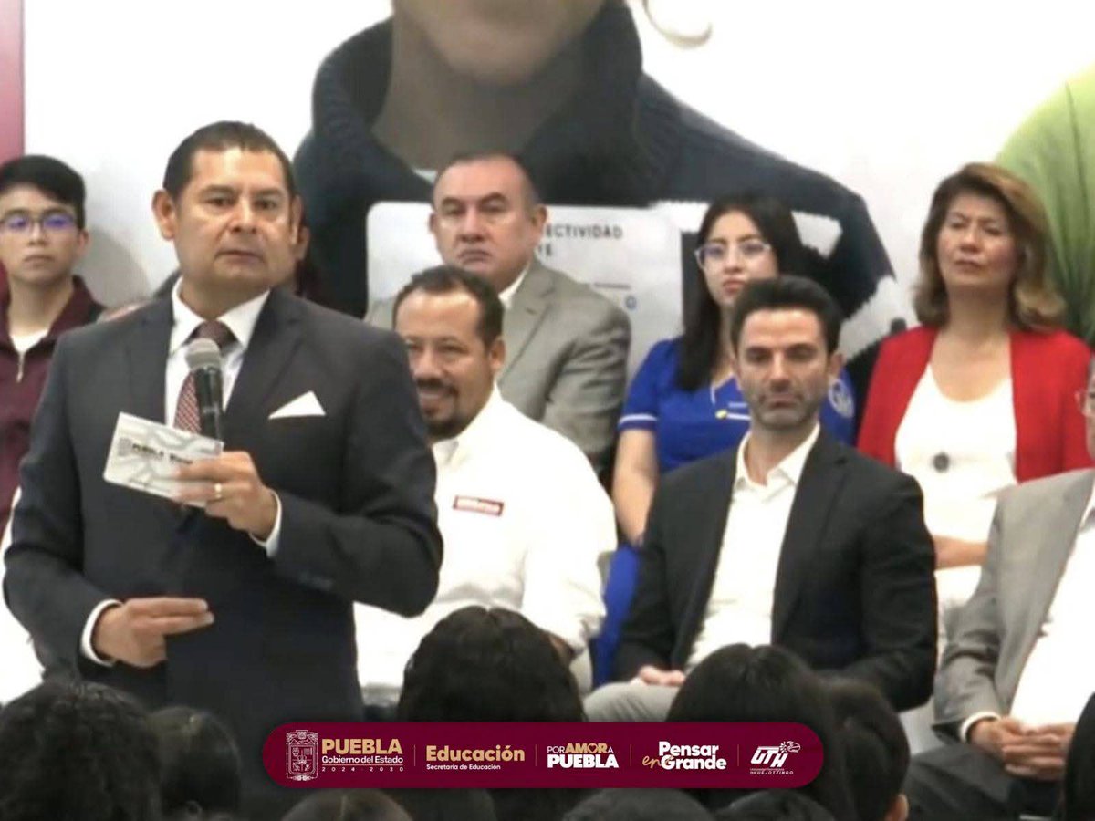 uthuejotzingo's tweet image. 📱 Estudiantes UTH reciben Becas de Conectividad para el Bienestar 2025

Gracias al programa impulsado por el gobernador Alejandro Armenta, las y los estudiantes ahora cuentan con conectividad gratuita, redes sociales ilimitadas....... facebook.com/share/p/14GVRD…