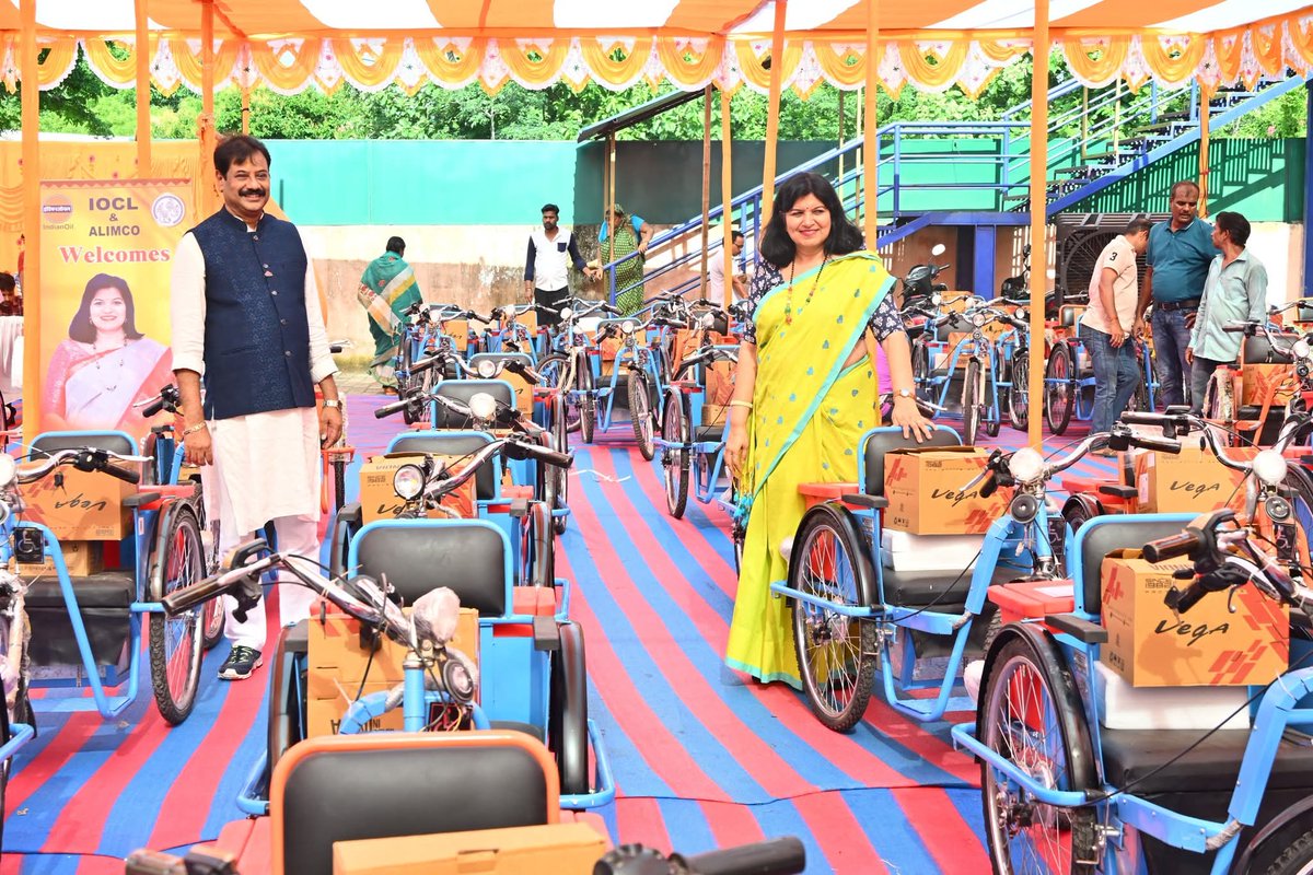 AprajitaSarangi's tweet image. With Sri @PrasantJagdev , Hon'ble MLA,Khordha,we distributed battery operated Vehicles among many differently abled people at Khordha Dist hqrs yesterday.
Grateful to @ALIMCOHQ, @ChairmanIOCL & the District Administration for making this happen.
This will be a regular affair.
