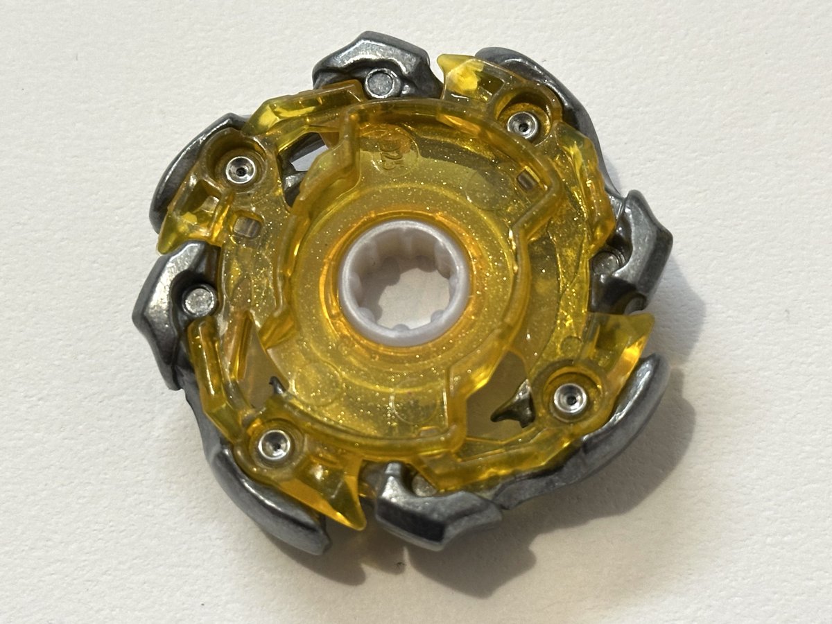 コバルトドラグーン、黄色かと思ったらラメ入ってるので金色に近い。金