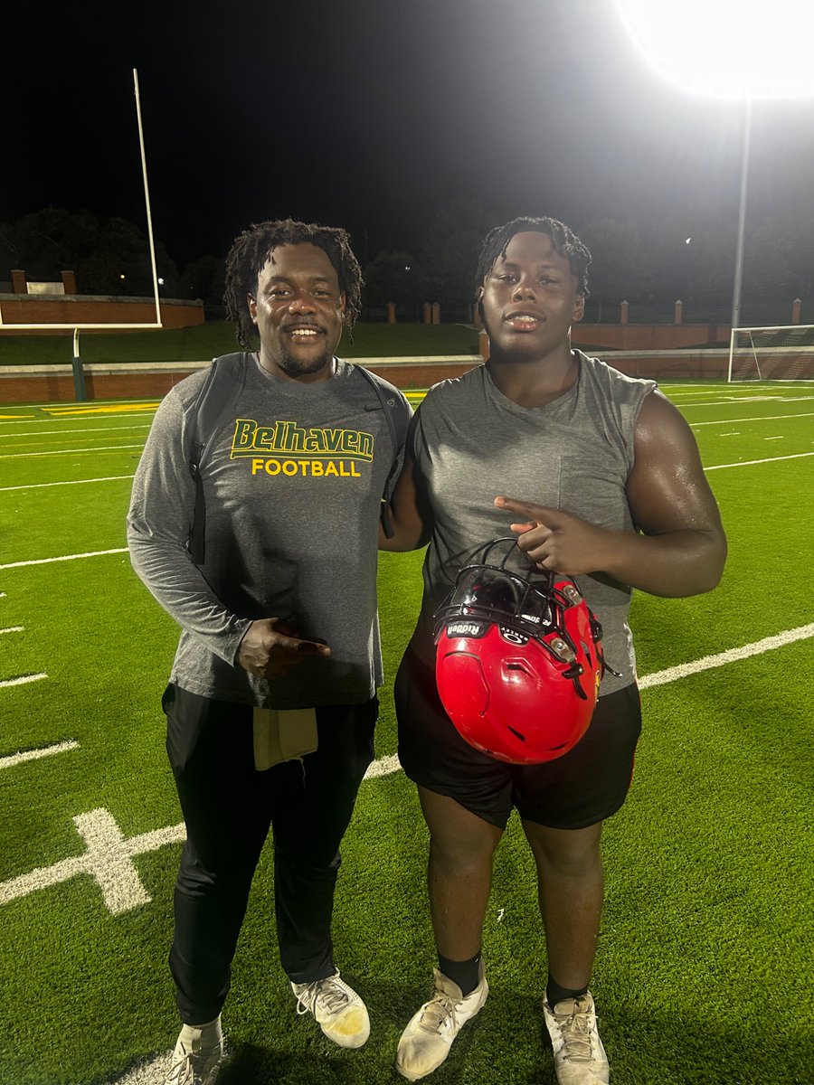 demond_johnson1's tweet image. Hungry for seconds, I had an amazing time back at @BelhavenFB summer camp can’t wait to experience more from @CoachTySharkNix again!! 
💚💛💚💛
@MAsagunla  @Gogethim9 @Snookie1234000 @AmarionCage65 @vontaviousb51 @golivesherman