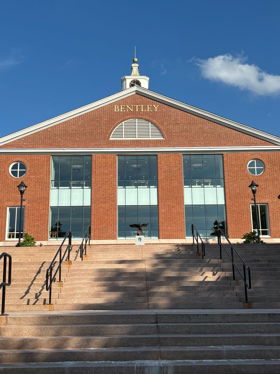 CtrlIQ's tweet image. We were pleased to attend the Cambridge Computer SKO at the beautiful Bentley University campus in Waltham, Massachusetts!
CIQ Research Computing Engineer Wolfgang Resch gave a talk on our HPC stack, including Fuzzball—our container-first, performance-intensive computing…