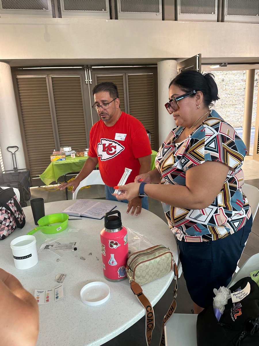 corazon_latin's tweet image. Practicando la toma y el análisis de muestras para el Gran Día de mañana. La visita y la toma de muestras reales a los ríos que alimentan el bosque tropical El Yunque. #PuertoRico