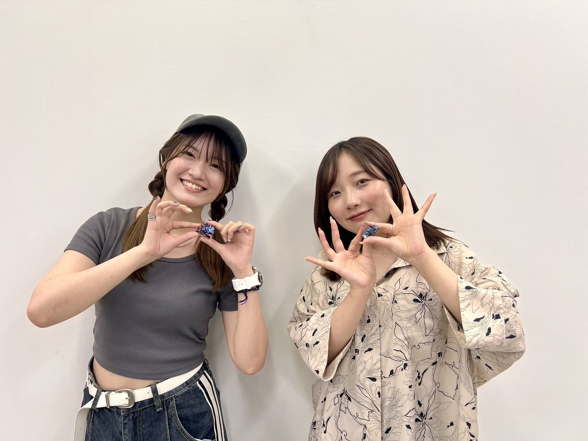 rurinohouseki's tweet image. 📻━━━━━━
ラジオ「#ミネラルRadio」
第3回配信開始!
━━━━━━━⚡
手に持っているのはあの鉱物!
パーソナリティ
#根本京里(谷川瑠璃役)
#宮本侑芽(伊万里曜子役)
🔗YouTube
youtu.be/BmXnhwJgwWY
🔗音泉
onsen.ag/program/rurino…
#瑠璃の宝石