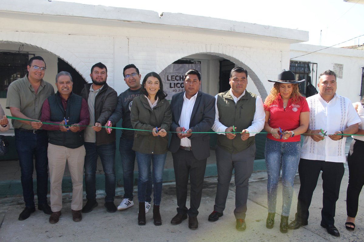 vianeygarciar_'s tweet photo. La Lechería para el Bienestar llegó a  Nepopualco 🙌🏽 Gracias al impulso de la presidenta @Claudiashein, hoy inauguramos este espacio con leche 100% de vaca a bajo costo. Gracias Delegada @PaolaRuizPue y coordinador @ValentinMedelH1 por la invitación. #ElPowerSigue 💪🏽 https://t.co/s1Fjt7Gh6B