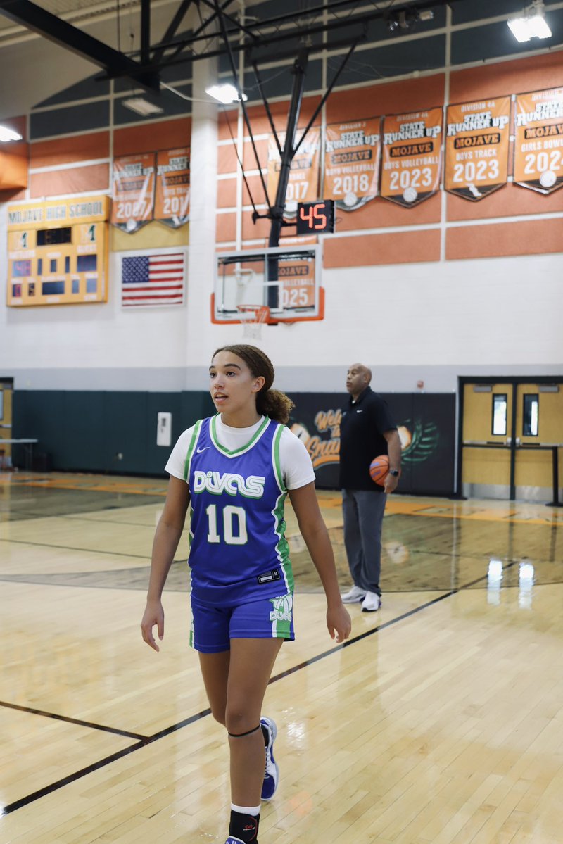 BigfootHoops's tweet image. Divas Ready to Compete 🙌 @DivasBasketball
#bigfoothoops #wherehistoryismade #lvmainevent