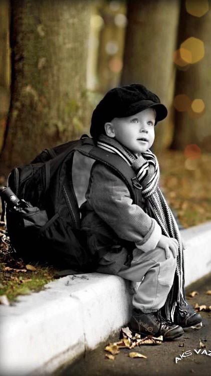 #بوح_آخر_الليل 
َ

"جعلوا مني شخصًا يشعر بأن عليه 
الذهاب دائمًا حتى في أجمل لحظاته"..
َ