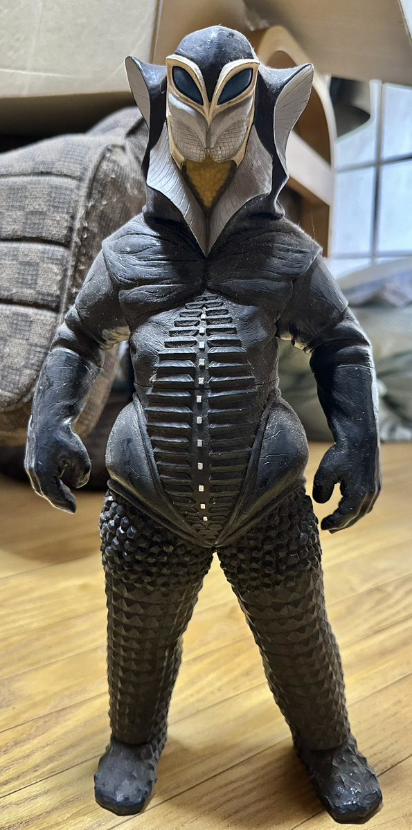 mt401218's tweet image. メフィラス星人
UFOキャッチャーの景品だったはず。
かなりの大味だけど、この30cmサイズだからそう見えるのかな?
数百円でゲットできた時代に戻ってほしい…