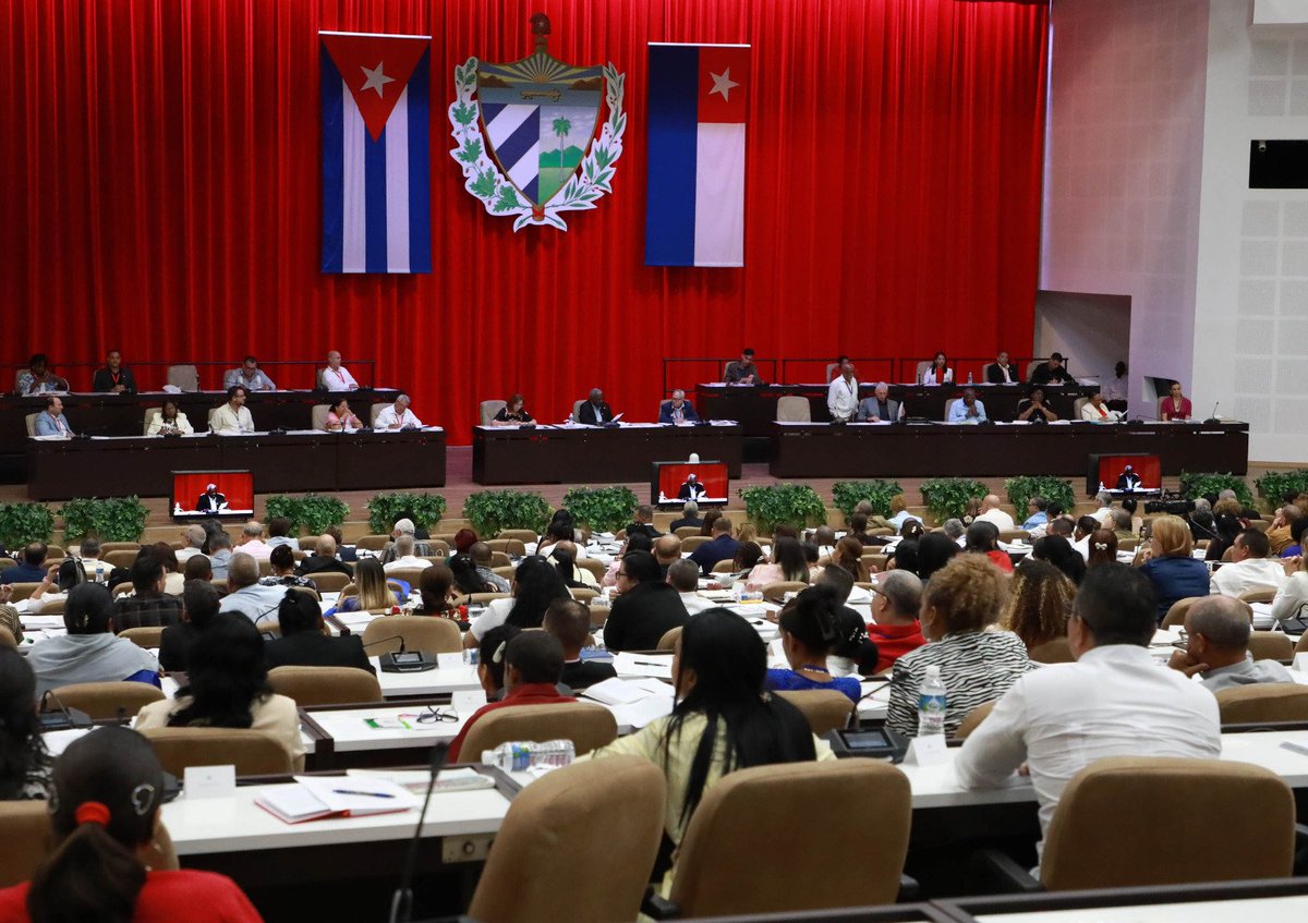 Onelio Castillo Corderí (@oneliocc) on Twitter photo Presidente de #Cuba <a href="/DiazCanelB/">Miguel Díaz-Canel Bermúdez</a> al resumir <a href="/AsambleaCuba/">Asamblea Nacional Cuba</a> retoma ideas de nuestro Comandante en Jefe #FidelCastroRuz, que hoy cobran inusitada vigencia:
"Lo único que no tendría perspectiva es si se pierde la Patria, la Revolución y el Socialismo"...
#CubaEstáFirme #CubaLegisla Presidente de #Cuba <a href="/DiazCanelB/">Miguel Díaz-Canel Bermúdez</a> al resumir <a href="/AsambleaCuba/">Asamblea Nacional Cuba</a> retoma ideas de nuestro Comandante en Jefe #FidelCastroRuz, que hoy cobran inusitada vigencia:
"Lo único que no tendría perspectiva es si se pierde la Patria, la Revolución y el Socialismo"...
#CubaEstáFirme #CubaLegisla