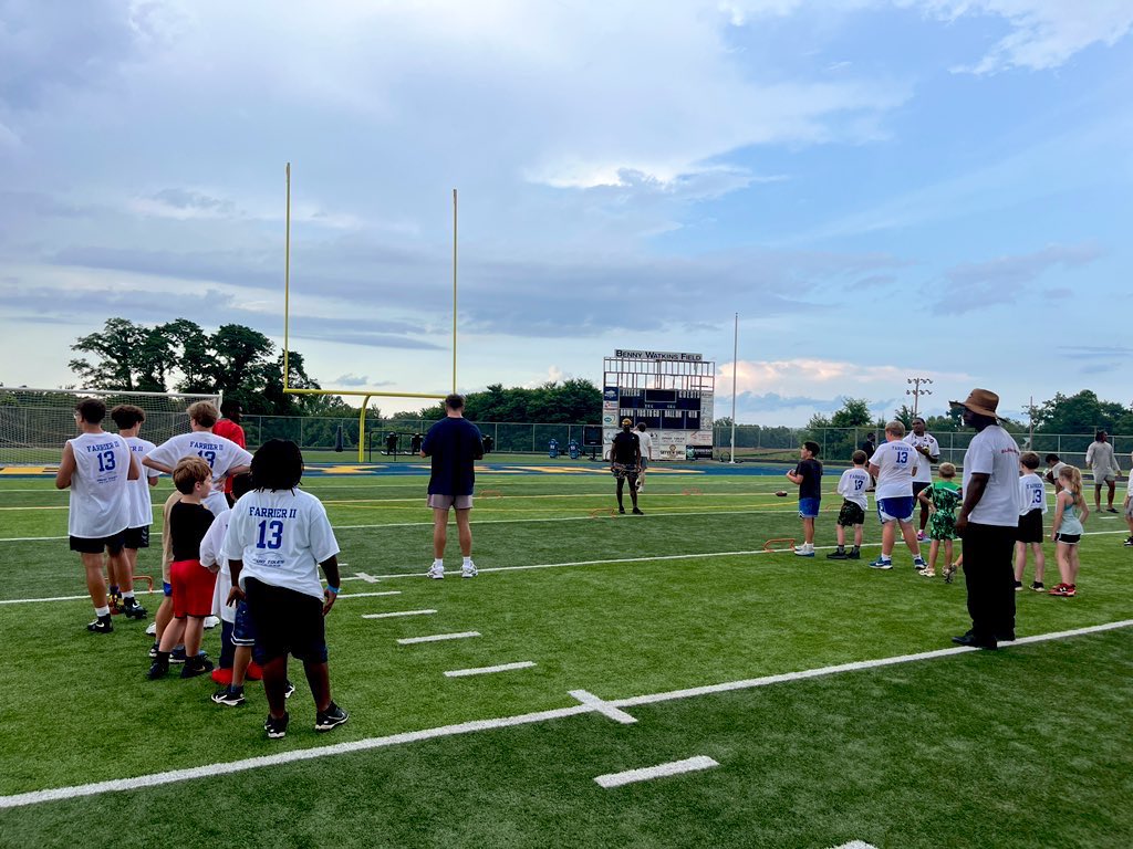 hhamelbackTV's tweet image. One thing about @UKFootball… The Cats always find ways to give back to their community! 

@FFarrier2 is hosting “Friday Night Showdown” at his alma mater, Franklin County High School. 

We’ll have more on @LEX18News this weekend and @BBNTonight next week!