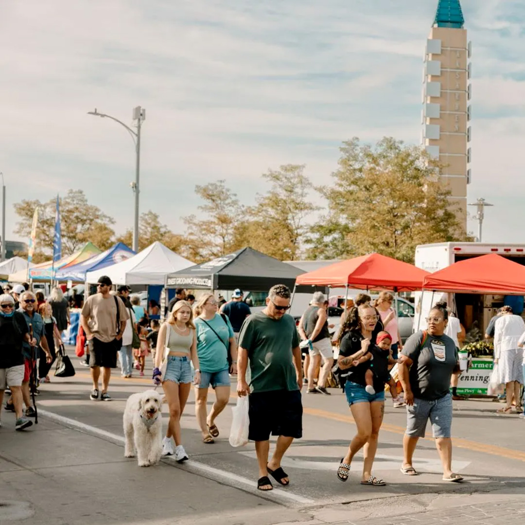 🥬🍋🚍 Come talk transit with us at the Omaha Farmers Market in Aksarben Village this Sunday from 9-1. We're talking MOBY, microtransit, Umo, and more! If you can't join us, the recording of our virtual meeting and meeting materials are available at ometro.com/July2025