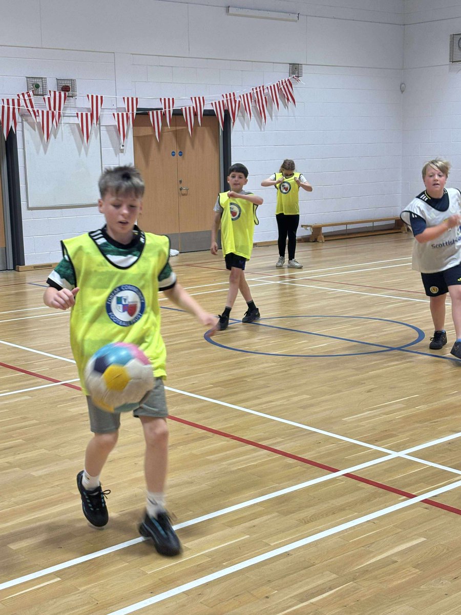 ForfarCFT's tweet image. Final two days of the @scottishgas holiday camp, held at Strathmore PS.

Thursday saw us play a game of Meteors, followed by small-sided games.

Friday, the shooting net &amp;amp; speed gun were brought out 🥅⚽️

#fcft  #ScottishGasCamp #FootballForAll #GrassrootsGame #CommunityGoals