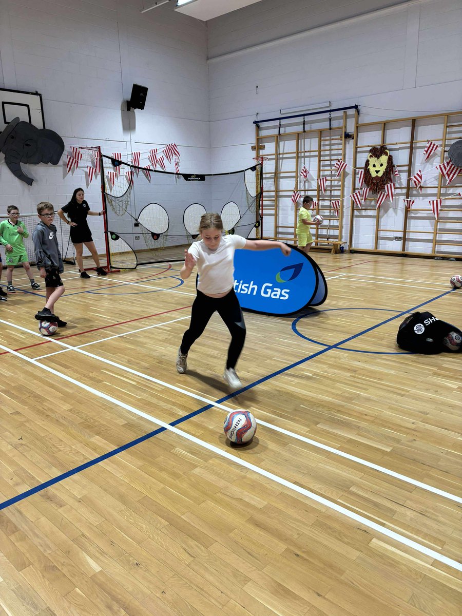 ForfarCFT's tweet image. Final two days of the @scottishgas holiday camp, held at Strathmore PS.

Thursday saw us play a game of Meteors, followed by small-sided games.

Friday, the shooting net &amp;amp; speed gun were brought out 🥅⚽️

#fcft  #ScottishGasCamp #FootballForAll #GrassrootsGame #CommunityGoals
