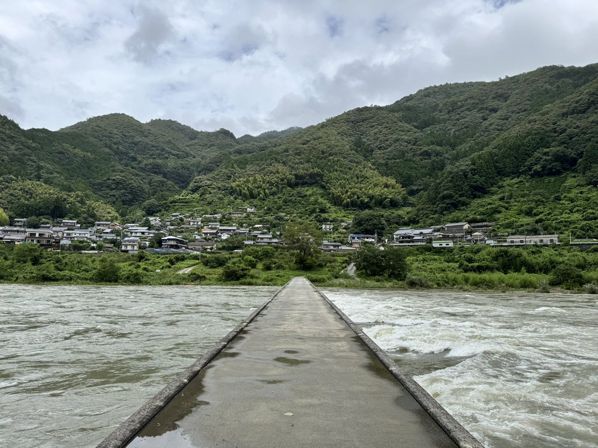 ice_skma's tweet image. 大迫力のにこ淵と浅尾沈下橋
普段の様子はぜひ検索してみてほしい👀
橋は竜とそばかすの姫の舞台にもなってる場所。
#にこ淵 #浅尾沈下橋 #高知 #仁淀川