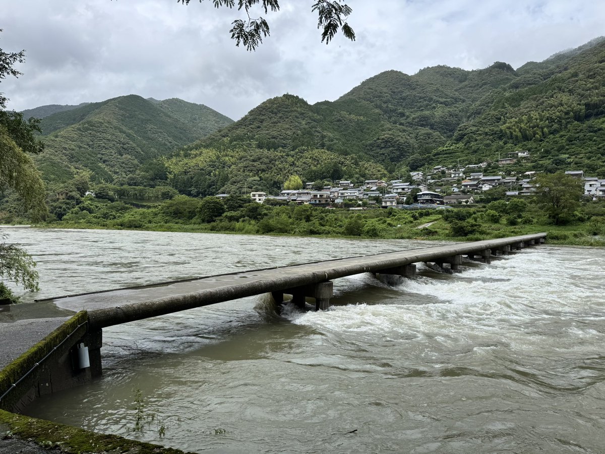 ice_skma's tweet image. 大迫力のにこ淵と浅尾沈下橋
普段の様子はぜひ検索してみてほしい👀
橋は竜とそばかすの姫の舞台にもなってる場所。
#にこ淵 #浅尾沈下橋 #高知 #仁淀川
