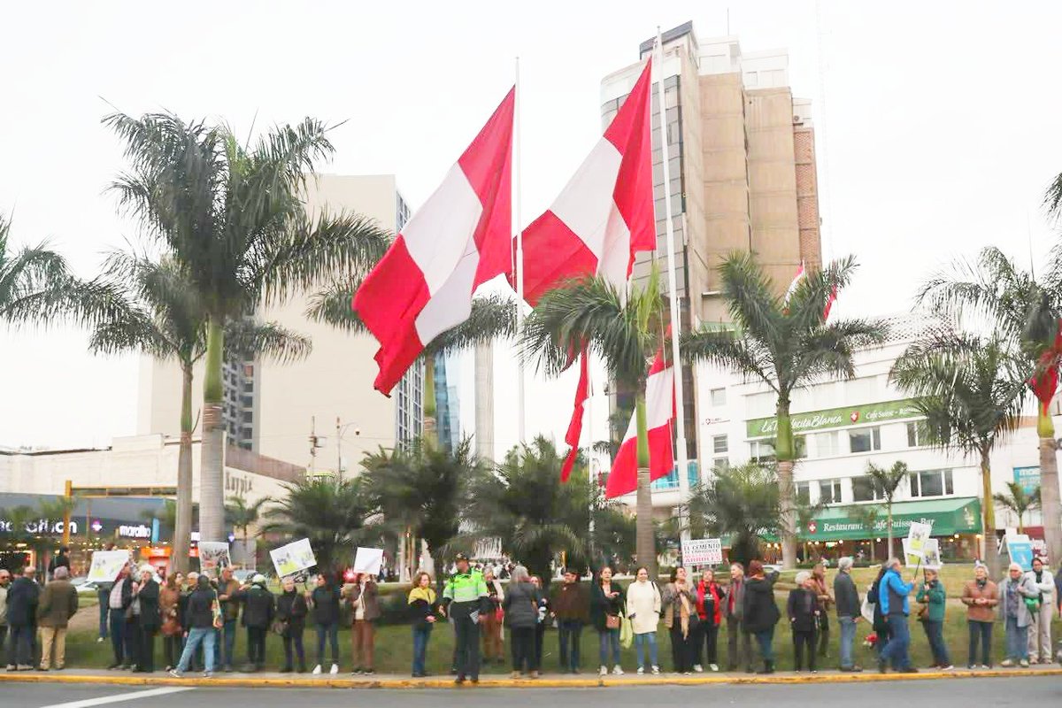 MLGUTIERREZ01's tweet photo. #Miraflores
#Plantón
#PiletaDeMiraflores
#VecinosUnidos https://t.co/rki2RewBvp