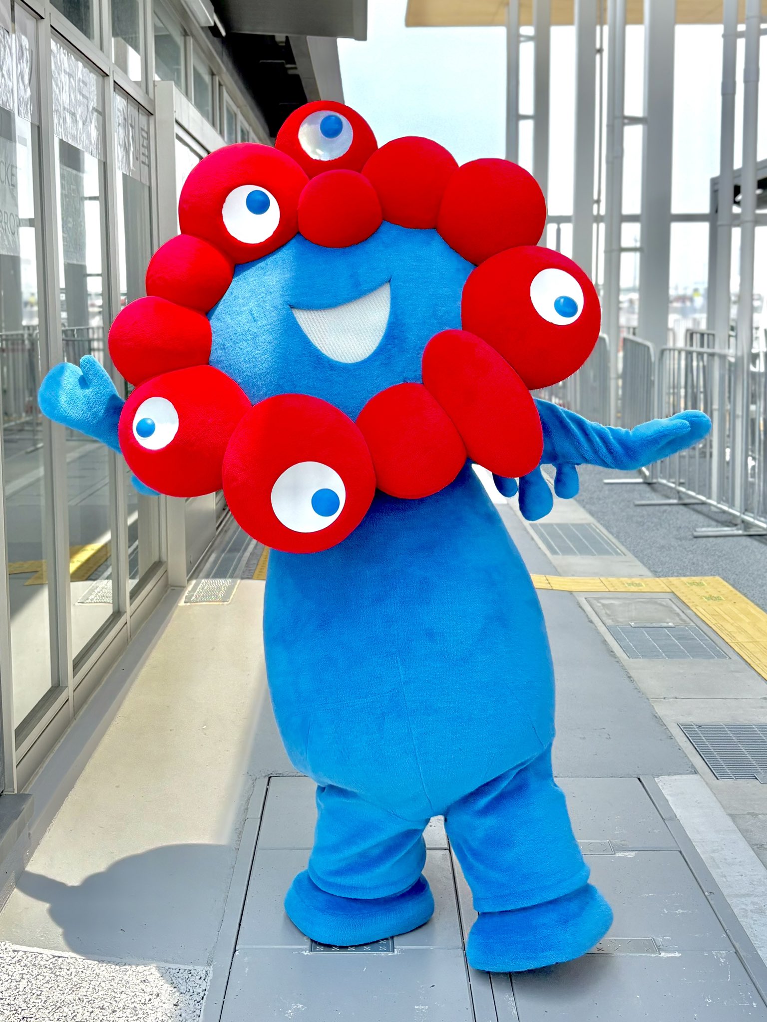 小波津志　着ぐるみ&フォトカ　ミャクミャク ミャクミャクは大人気でした。 #KIGURUMIBIZ #BALLOONART #MOU