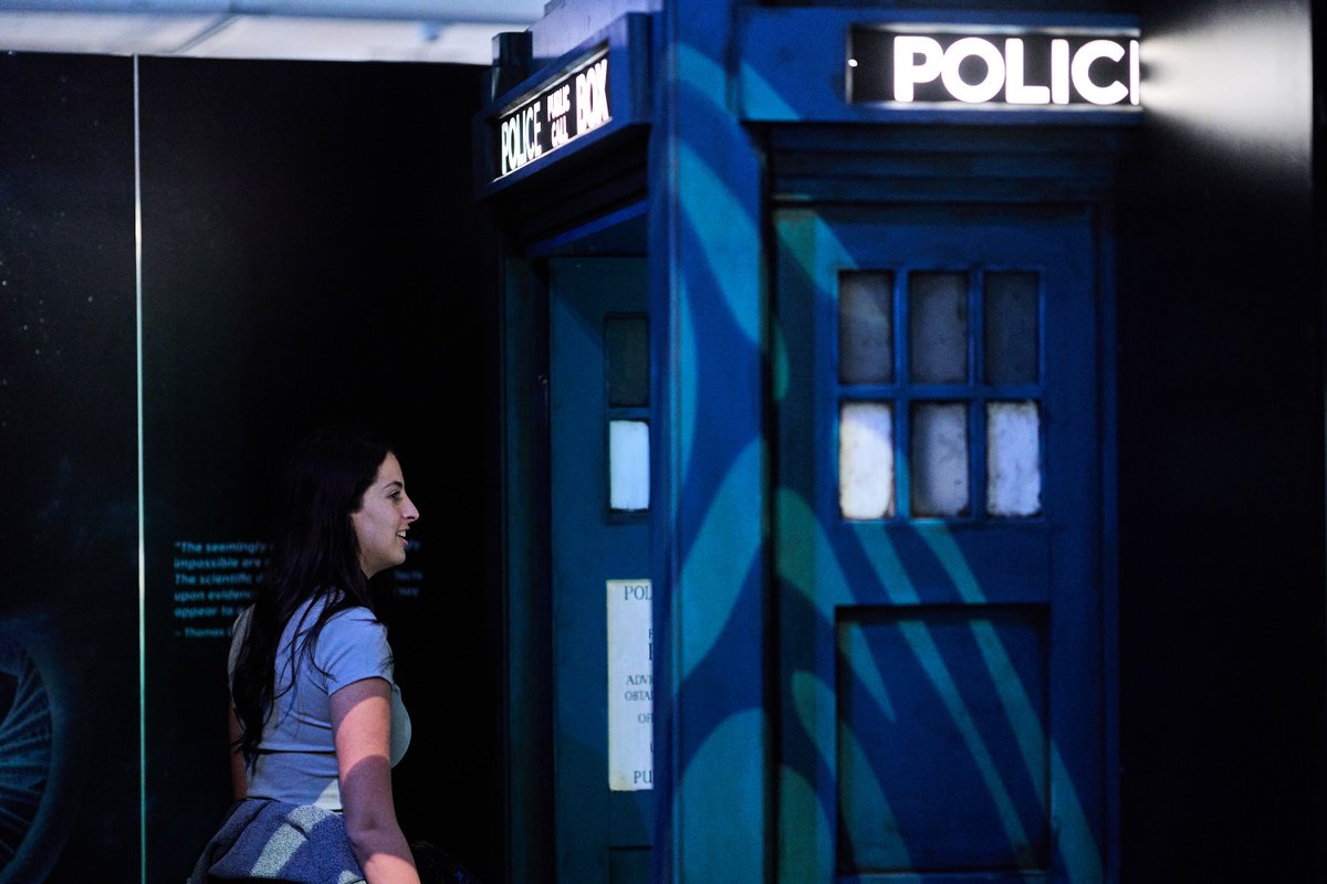 ComicConMuseum's tweet image. The room vibrates with the familiar “vworping” sound, & the Doctor and friends begin their next adventure. How? The TARDIS, the Doctor’s ship that travels time & space. See for yourself at “Doctor Who Worlds of Wonder” : 🌀✨ comic-con.org/museum. 📸 N. Ricoy © 2025 SDCC