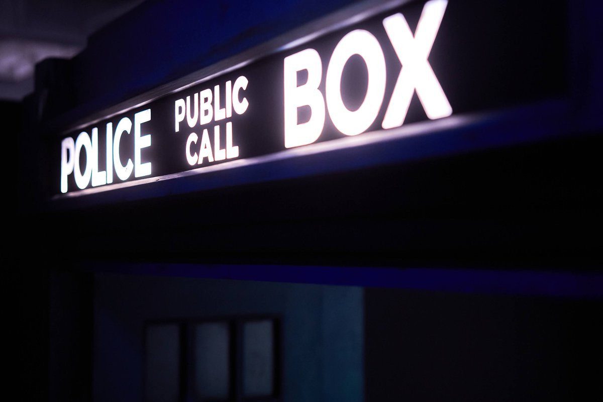 ComicConMuseum's tweet image. The room vibrates with the familiar “vworping” sound, & the Doctor and friends begin their next adventure. How? The TARDIS, the Doctor’s ship that travels time & space. See for yourself at “Doctor Who Worlds of Wonder” : 🌀✨ comic-con.org/museum. 📸 N. Ricoy © 2025 SDCC
