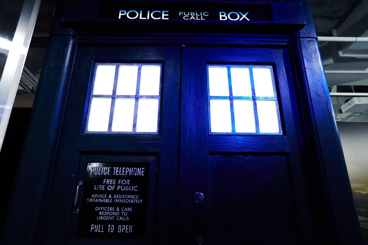 ComicConMuseum's tweet image. The room vibrates with the familiar “vworping” sound, & the Doctor and friends begin their next adventure. How? The TARDIS, the Doctor’s ship that travels time & space. See for yourself at “Doctor Who Worlds of Wonder” : 🌀✨ comic-con.org/museum. 📸 N. Ricoy © 2025 SDCC