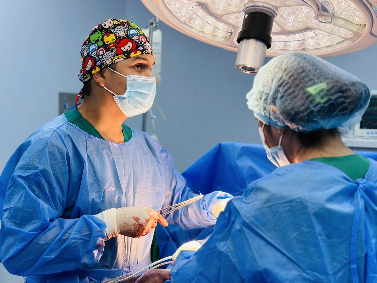 <a href="/Presidencia_Ec/">Presidencia Ecuador 🇪🇨</a> <a href="/DanielNoboaOk/">Daniel Noboa Azin</a> <a href="/Salud_Ec/">Ministerio de Salud Pública 🇪🇨</a> <a href="/Salud_CZ4/">Coordinación Zonal 4 🇪🇨</a> <a href="/marcelo_daza/">Marcelo Daza</a> <a href="/DraAuraLopez/">Aura López</a> La exitosa cirugía permitió incluso que se resolviera la anemia constante que padecía el paciente. "Ahora está en excelentes condiciones y podrá volver a caminar con sesiones de fisioterapia", añadió el especialista. 6/8